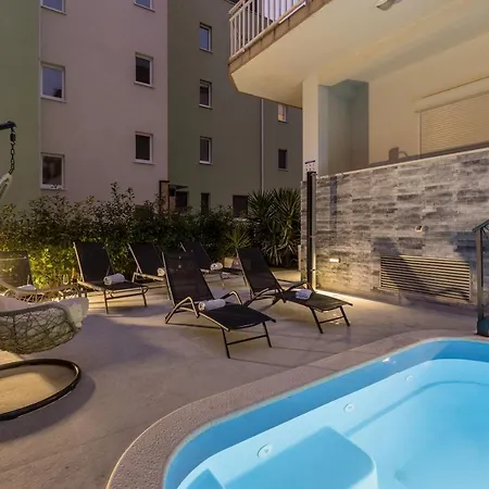 Stobrec Apartment *